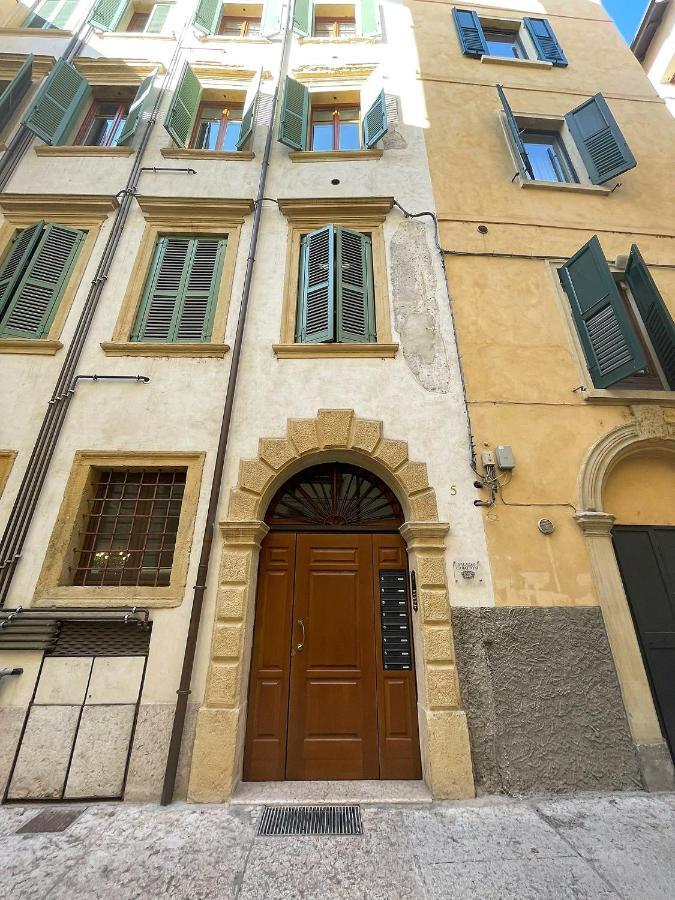 Magnolia Home - Piazza Delle Erbe Verona Eksteriør bilde